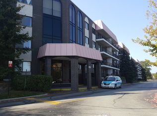 4901 Golf Rd APT 101, Skokie, IL 60077