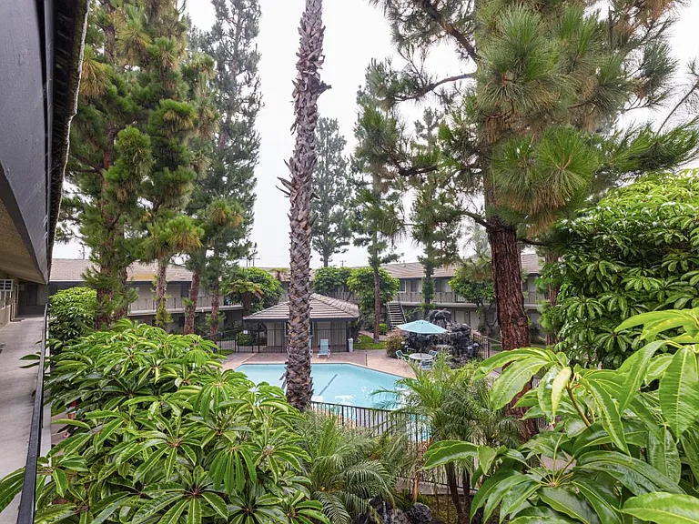Stratford Apartments — Photo 16