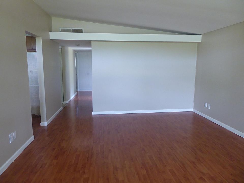 1st image of 12 Holly Ln