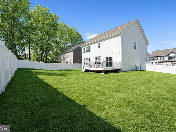 5th image of 113 Harding St