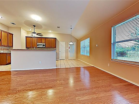 5th image of 9514 Glenshee Dr