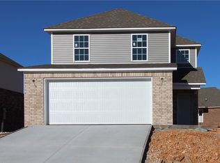 2004 Misti Woods St, Gentry, AR 72734