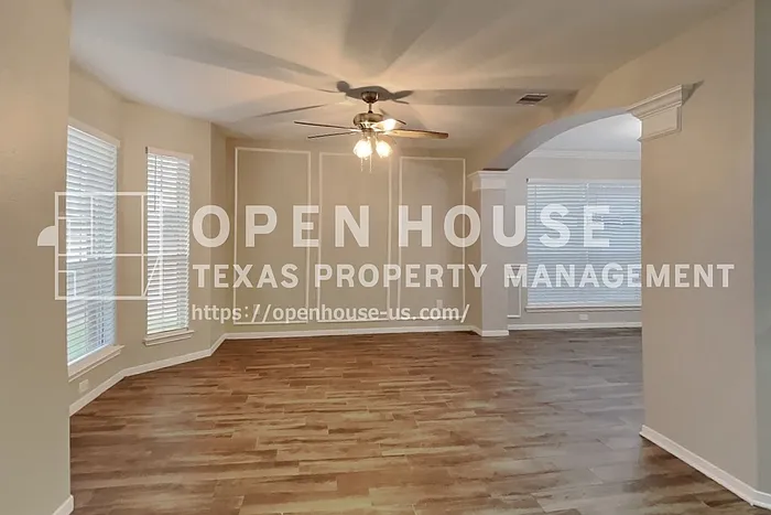 4 bed, 2.5 bath, 2506 sqft, $2,600 — Photo 3