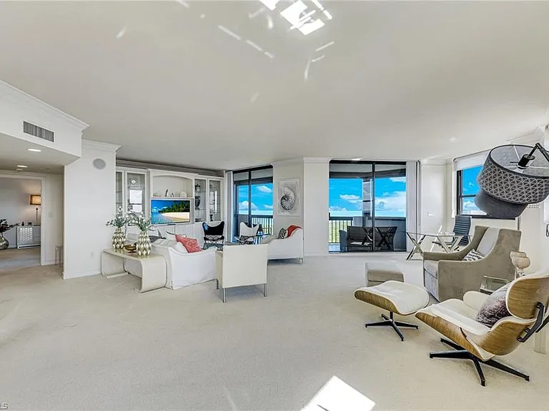 6001 Pelican Bay Blvd #F — Photo 2