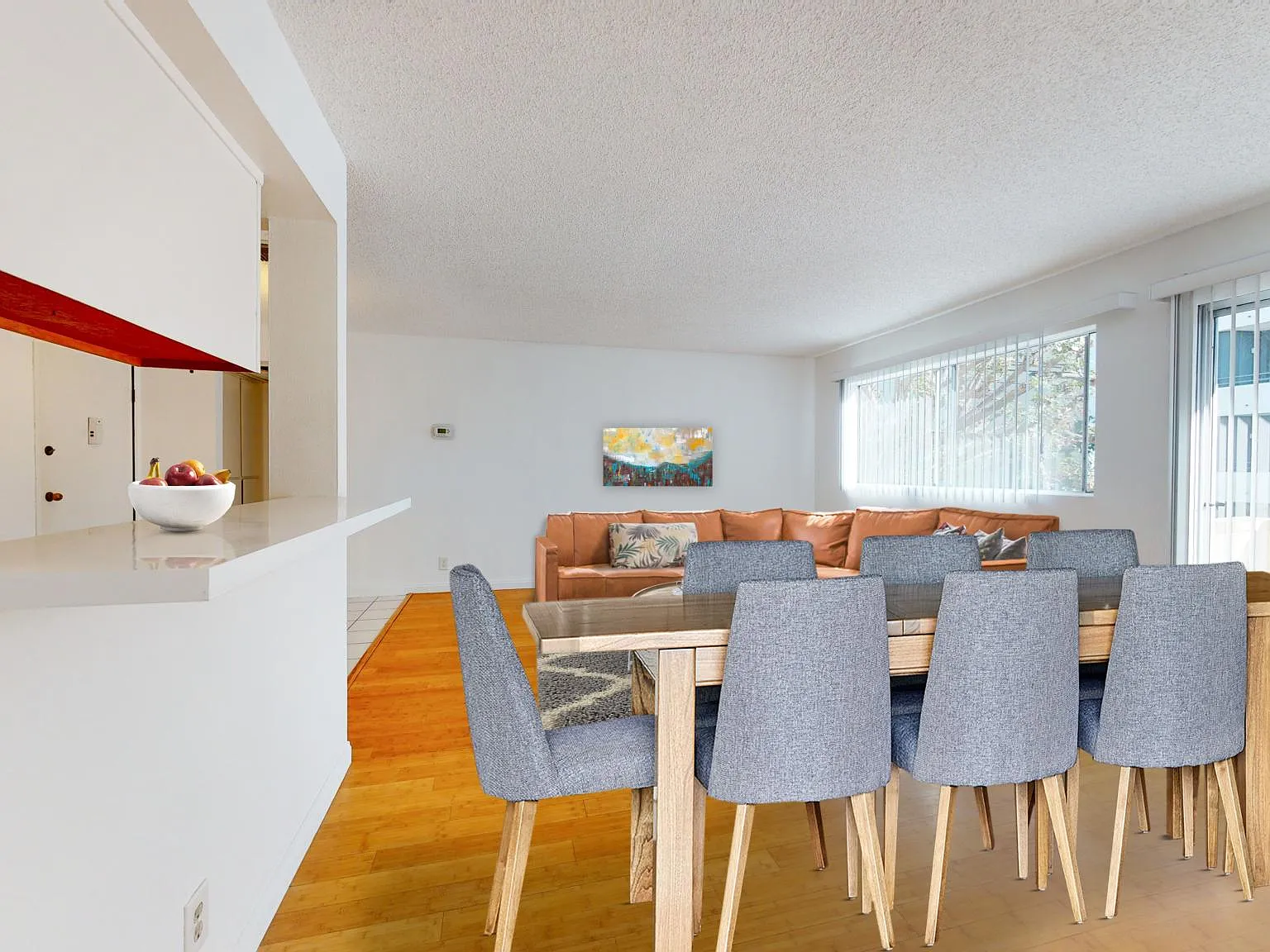 2 bed, 1000 sqft, $3,400 — Photo 3