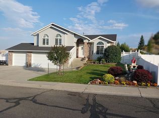1810 California Dr, Green River, WY 82935
