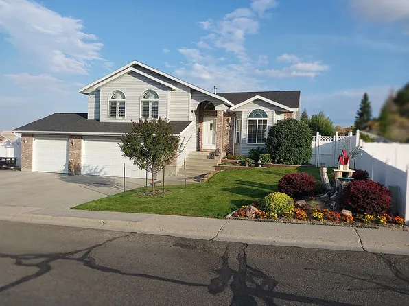 1810 California Dr, Green River, WY 82935