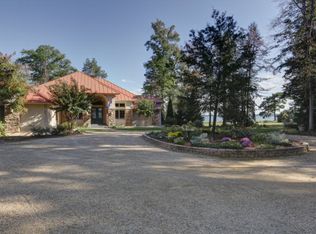 439 Yankee Point Rd, Lancaster, VA 22503