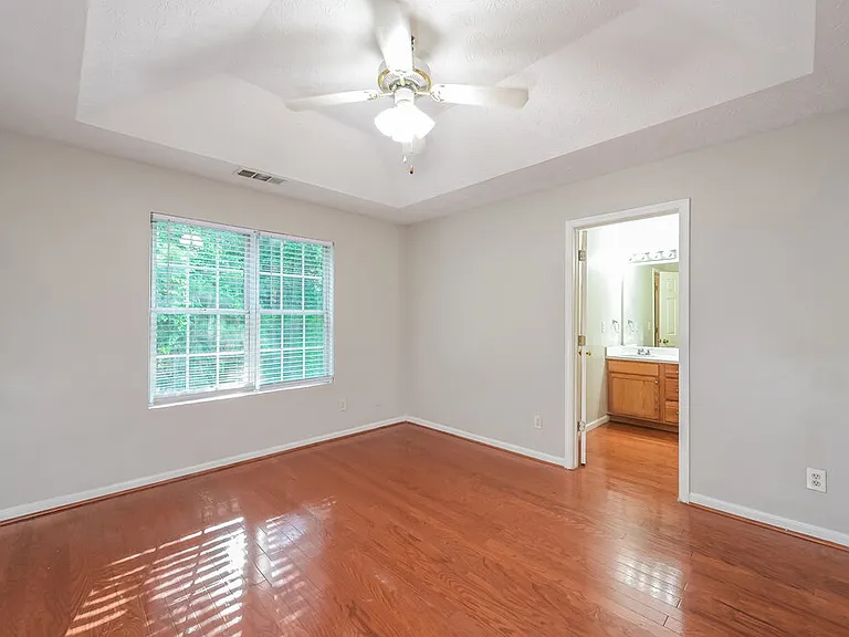 2124 Oakland Spring Dr — Photo 9