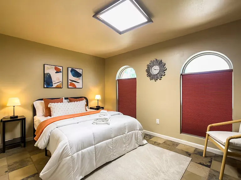 2146 E Manhatton Dr — Photo 12