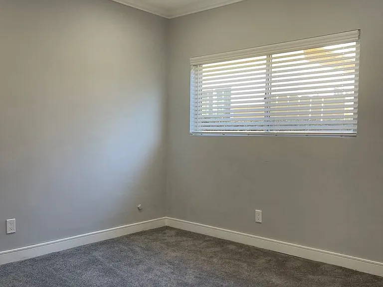 539-541 Sunset Ave — Photo 6