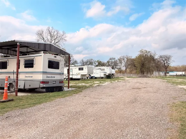 1005 E Yeagua St, Groesbeck, TX 76642