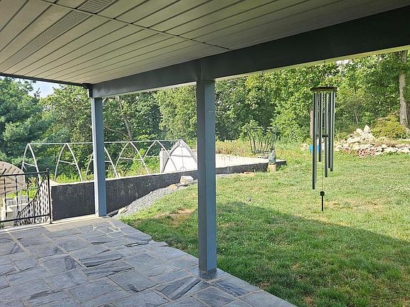 5th image of 332 Indian Head Rd