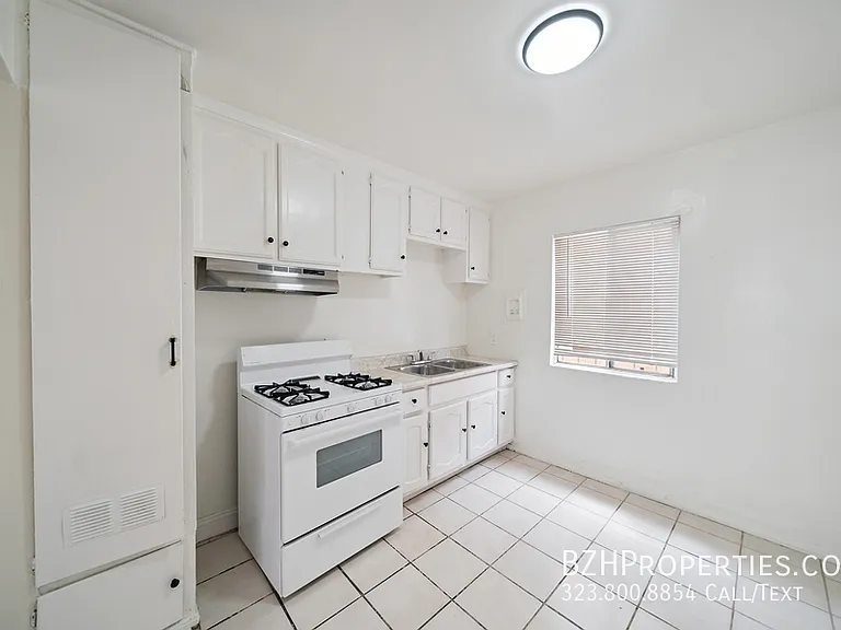 8633 Denver Ave #3 — Photo 2