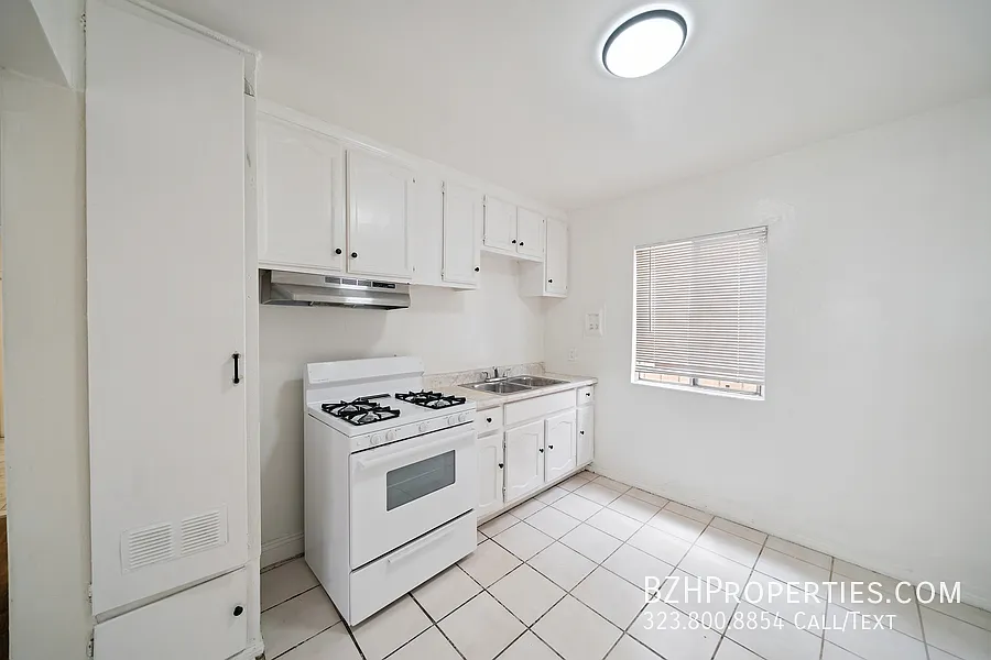 Photo 2 of 12 - 8633 Denver Ave #3 - Los Angeles, CA Building Photo - 8633 Denver Ave #3
