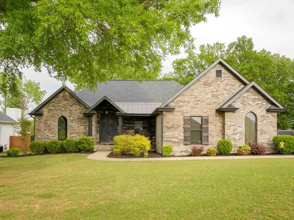 204 Rockwood Dr, Tuscumbia, AL 35674