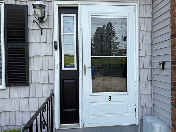 3rd image of 90-92 Elm St #3