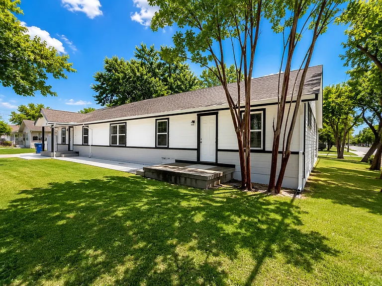 409 Jefferson Ave — Photo 3