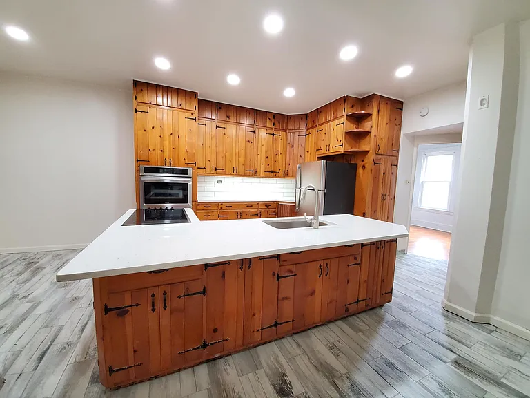 518 Madison Ave #2 — Photo 3