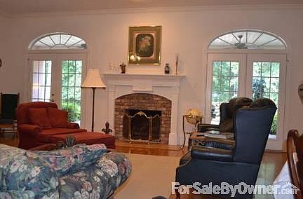 4th image of 419 Oak Valley Dr