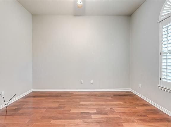 5th image of 2609 Saratoga Dr