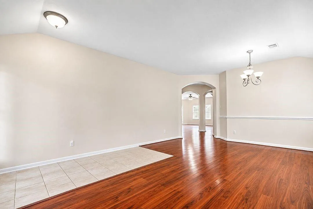 3 bed, 2.0 bath, 2018 sqft, $2,400 — Photo 4