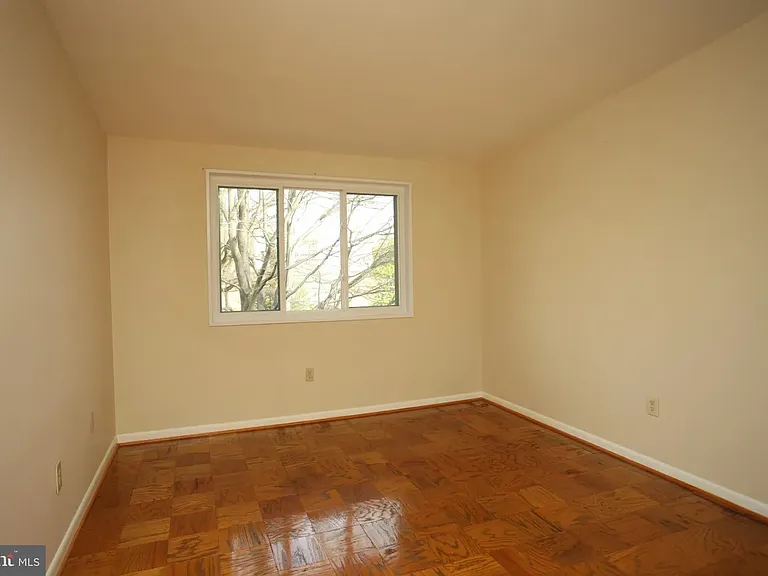 10204 Rockville Pike #402 — Photo 11