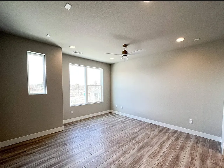 888 S Valentia St — Photo 21
