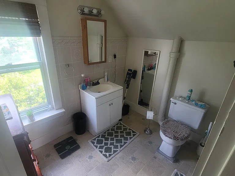 140 Pearl St — Photo 11