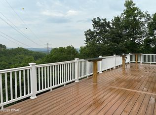 5249 Woodbridge Dr E, Bushkill, PA 18324