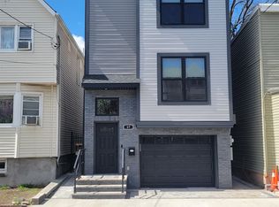 17 Hartley Pl, Bayonne, NJ