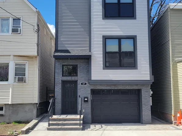 17 Hartley Pl, Bayonne, NJ 07002