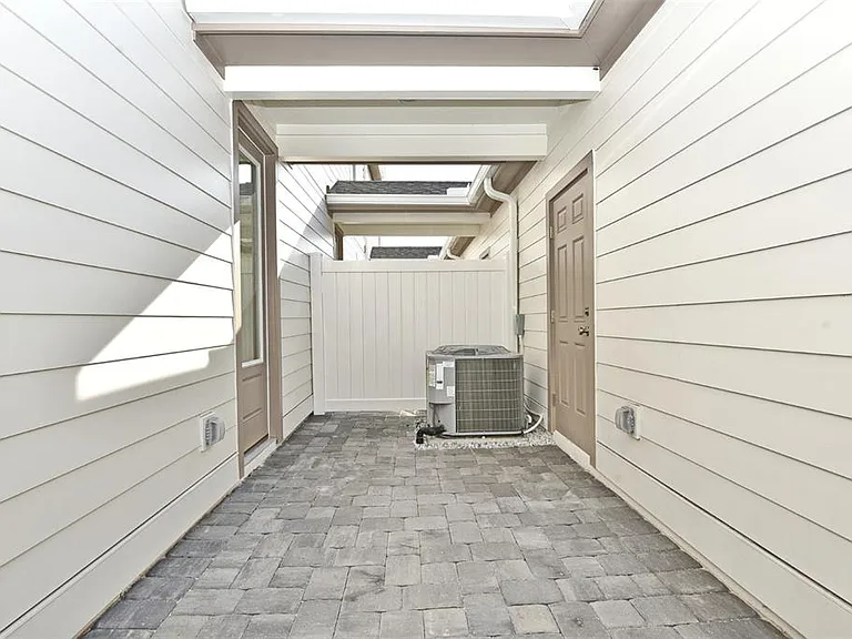 2948 Voyager Ave — Photo 28