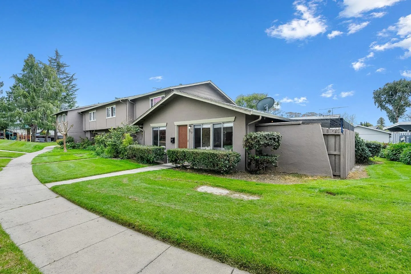 313 Heredia Ct photo 1