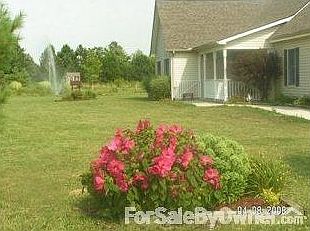 Beautiful Fountain : This fountain is the back drop for this picture displaying summer flowers.
