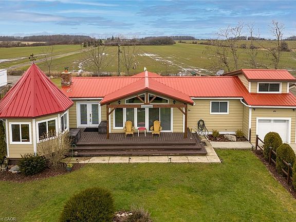 2nd image of 817 Lakeshore Rd