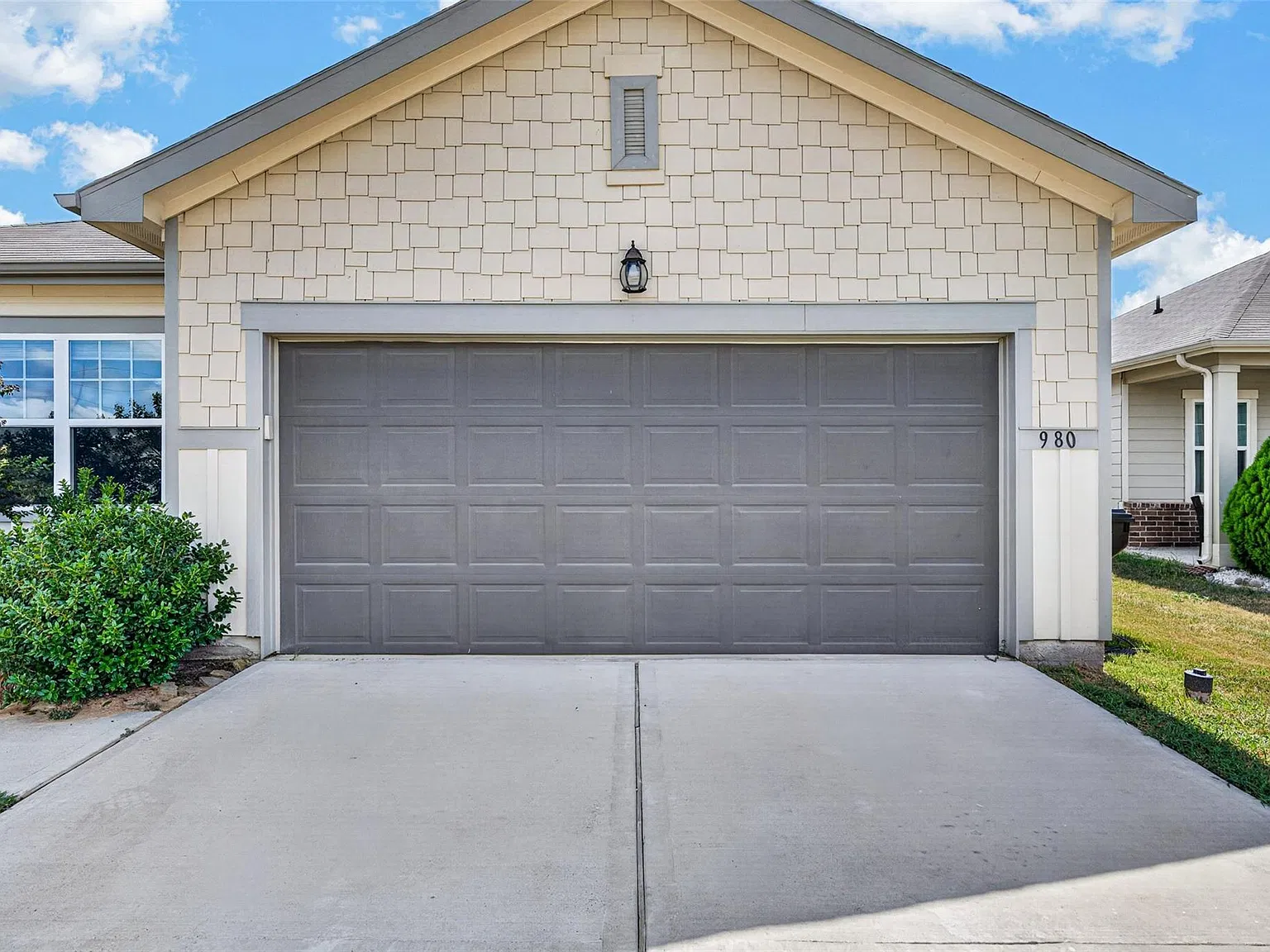 3 bed, 2.0 bath, 1420 sqft, $2,100 — Photo 3