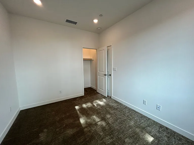 11753 Florence Ave — Photo 16