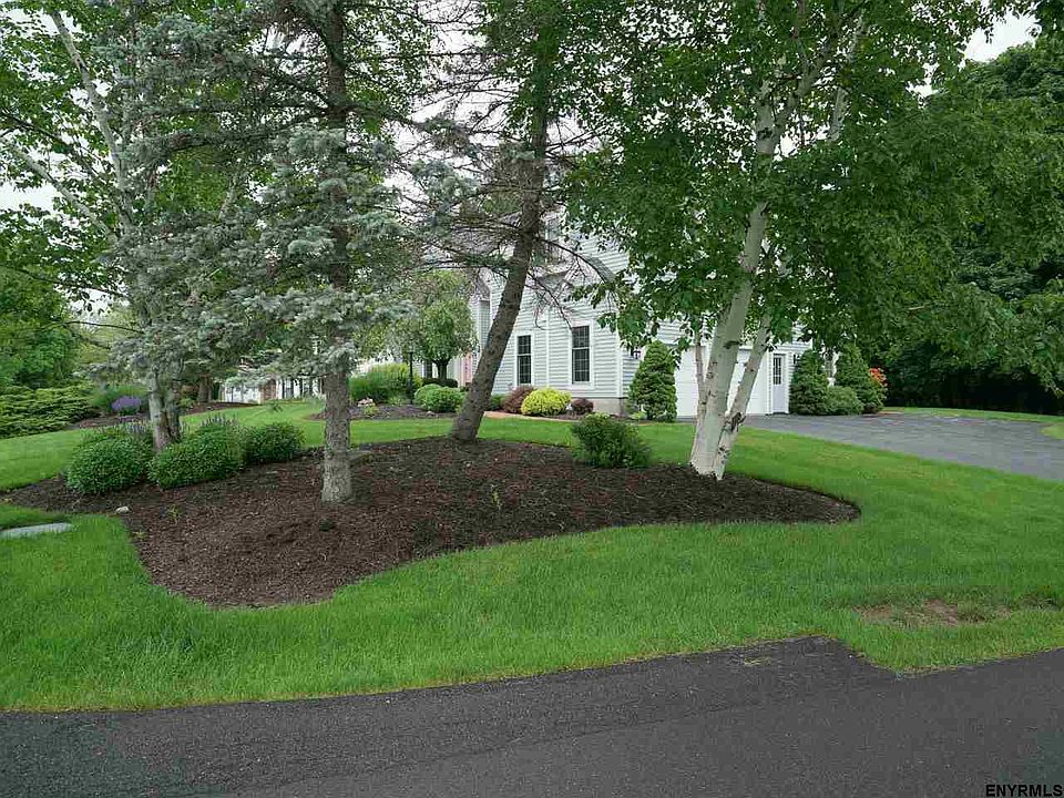 2nd image of 51 Bittersweet Ln