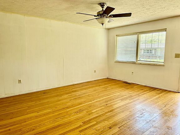 3rd image of 722 Short St