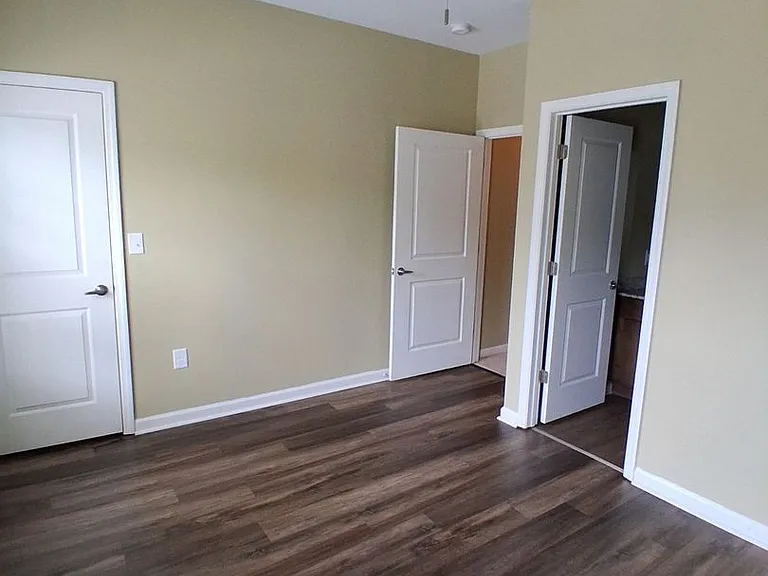 156 Silver St — Photo 5