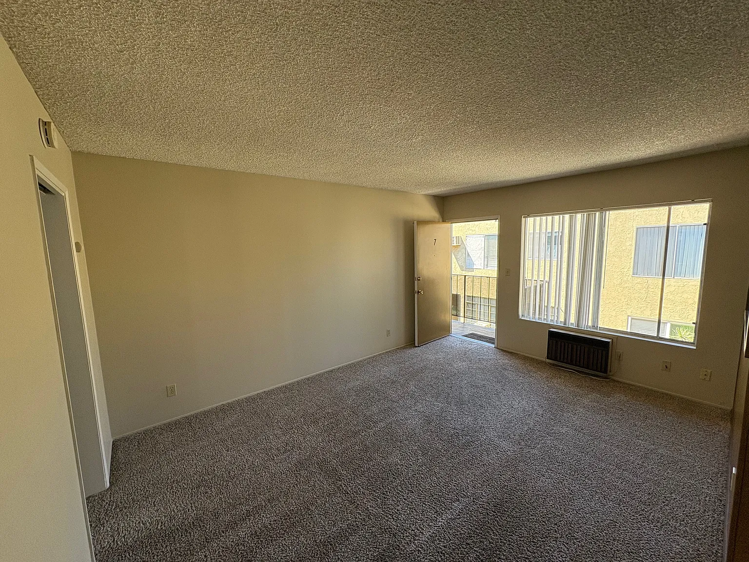 1 bed, 650 sqft, $1,895 — Photo 3