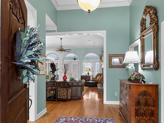 3rd image of 470 Preston St