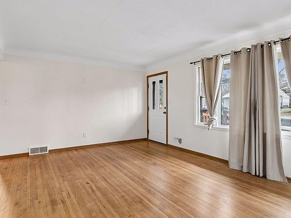 3rd image of 2637 5th Ave E