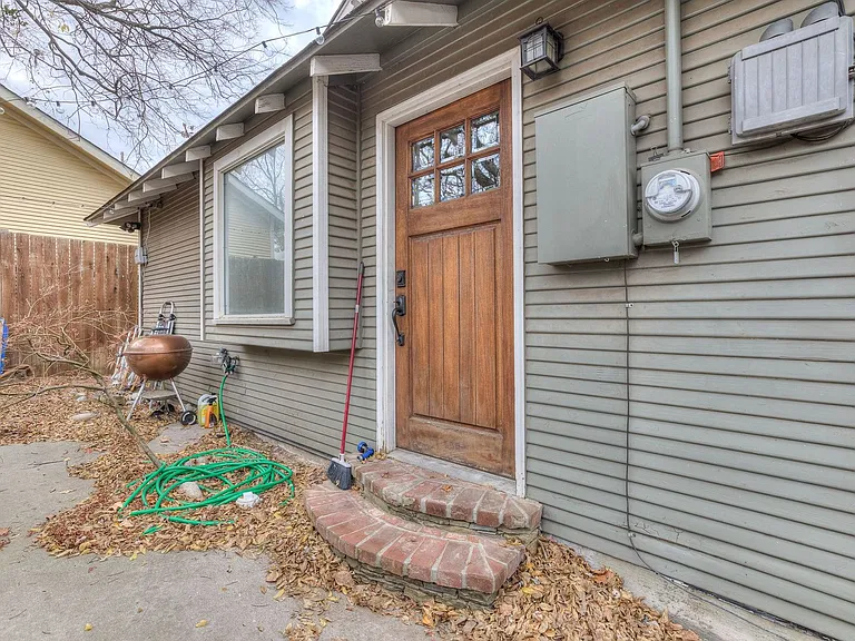 315 College Ave — Photo 9