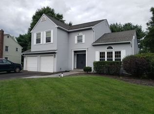 2070 E Wellington Rd, Newtown, PA 18940