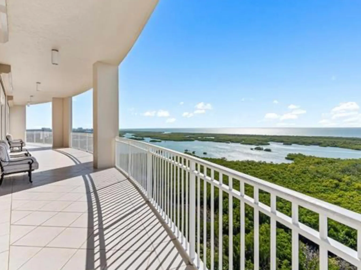 1001 Arbor Lake Dr — Photo 2