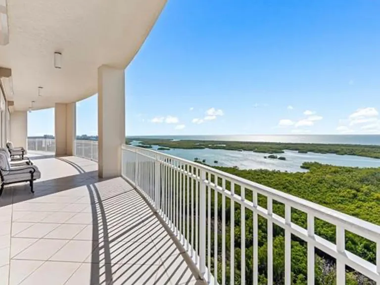 1001 Arbor Lake Dr — Photo 2