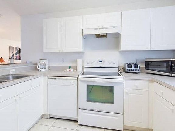 4th image of 8825 Grand Palms Cir APT A
