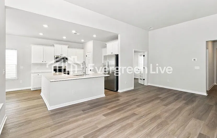 3 bed, 2.0 bath, 1742 sqft, $1,995 — Photo 3